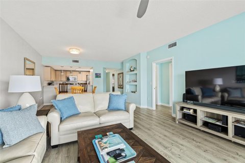 Condo in New Smyrna Beach, Florida, 2 bedrooms  № 2324362 - photo 13