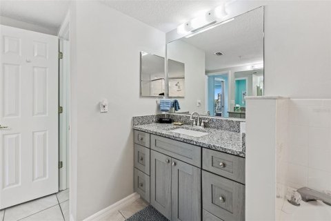 Condo in New Smyrna Beach, Florida, 2 bedrooms  № 2324362 - photo 23