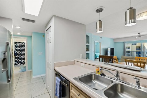 Condo in New Smyrna Beach, Florida, 2 bedrooms  № 2324362 - photo 6