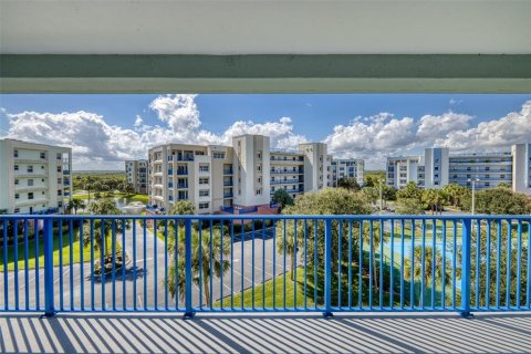 Condo in New Smyrna Beach, Florida, 2 bedrooms  № 2324362 - photo 26