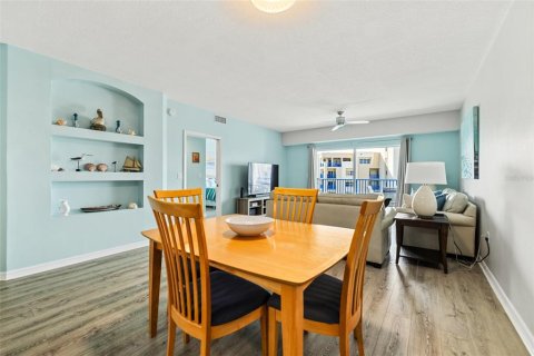 Condo in New Smyrna Beach, Florida, 2 bedrooms  № 2324362 - photo 10