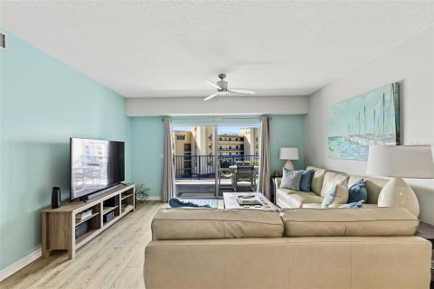 Condo in New Smyrna Beach, Florida, 2 bedrooms  № 2324362 - photo 11