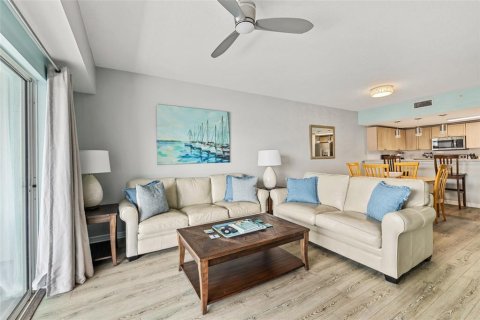 Condo in New Smyrna Beach, Florida, 2 bedrooms  № 2324362 - photo 12