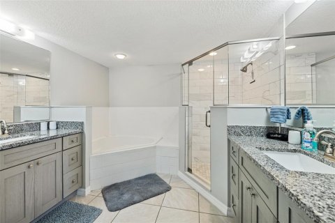 Condo in New Smyrna Beach, Florida, 2 bedrooms  № 2324362 - photo 21