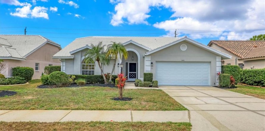 House in Bradenton, Florida 3 bedrooms, 207.54 sq.m. № 1569948