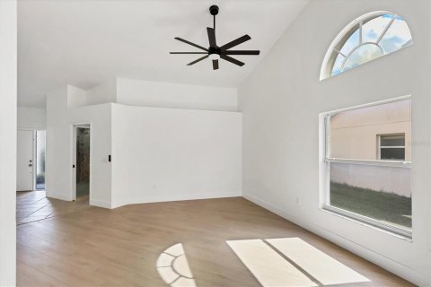 House in Bradenton, Florida 3 bedrooms, 207.54 sq.m. № 1569948 - photo 9