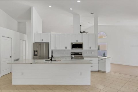 House in Bradenton, Florida 3 bedrooms, 207.54 sq.m. № 1569948 - photo 11