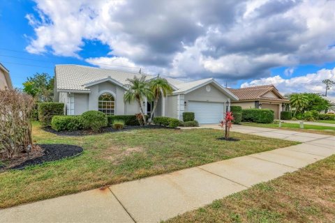 House in Bradenton, Florida 3 bedrooms, 207.54 sq.m. № 1569948 - photo 2