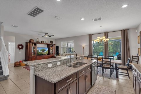 House in Davenport, Florida 6 bedrooms, 337.14 sq.m. № 1769965 - photo 19
