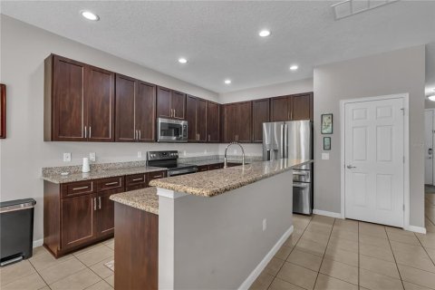 House in Davenport, Florida 6 bedrooms, 337.14 sq.m. № 1769965 - photo 3