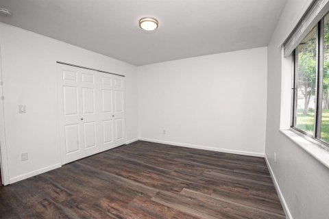 House in Port St. Lucie, Florida 3 bedrooms, 102.19 sq.m. № 2083252 - photo 13