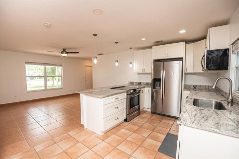 House in Port St. Lucie, Florida 3 bedrooms, 102.19 sq.m. № 2083252 - photo 8