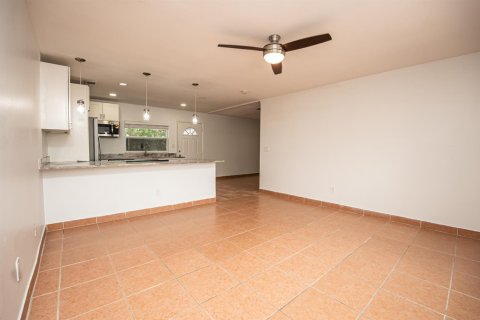 House in Port St. Lucie, Florida 3 bedrooms, 102.19 sq.m. № 2083252 - photo 3