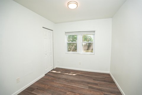 House in Port St. Lucie, Florida 3 bedrooms, 102.19 sq.m. № 2083252 - photo 11
