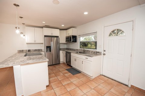 House in Port St. Lucie, Florida 3 bedrooms, 102.19 sq.m. № 2083252 - photo 7