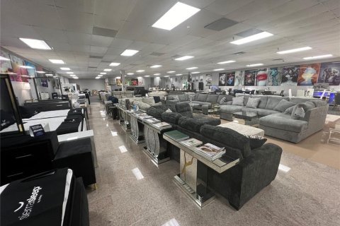 Commercial property in Brandon, Florida 11750.09 sq.m. № 1900620 - photo 11