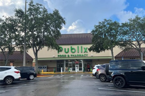 Commercial property in Brandon, Florida 11750.09 sq.m. № 1900620 - photo 2