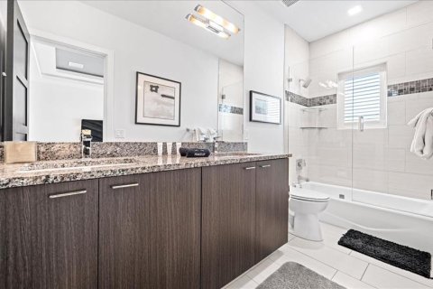 Casa en venta en Four Corners, Florida, 10 dormitorios, 740.06 m2 № 2122713 - foto 19
