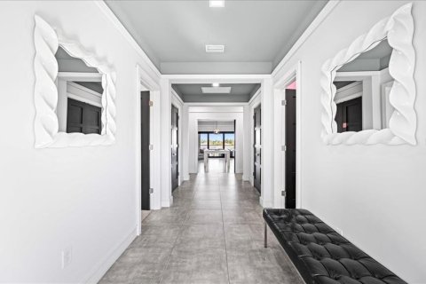 Casa en venta en Four Corners, Florida, 10 dormitorios, 740.06 m2 № 2122713 - foto 12