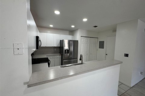 Townhouse in Miramar, Florida 2 bedrooms, 107.12 sq.m. № 1742361 - photo 3
