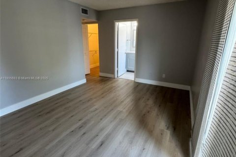 Townhouse in Miramar, Florida 2 bedrooms, 107.12 sq.m. № 1742361 - photo 15