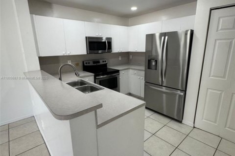 Townhouse in Miramar, Florida 2 bedrooms, 107.12 sq.m. № 1742361 - photo 4