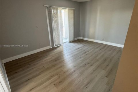 Townhouse in Miramar, Florida 2 bedrooms, 107.12 sq.m. № 1742361 - photo 16