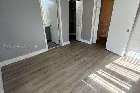 Townhouse in Miramar, Florida 2 bedrooms, 107.12 sq.m. № 1742361 - photo 8