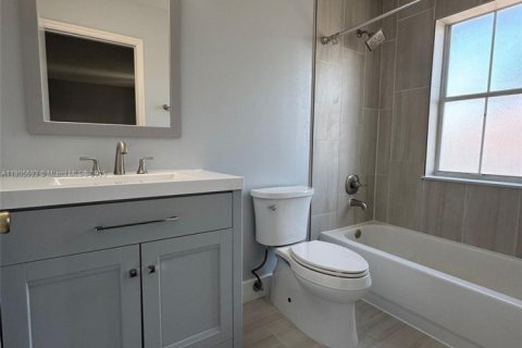 Townhouse in Miramar, Florida 2 bedrooms, 107.12 sq.m. № 1742361 - photo 14