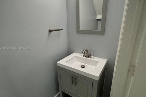 Townhouse in Miramar, Florida 2 bedrooms, 107.12 sq.m. № 1742361 - photo 6