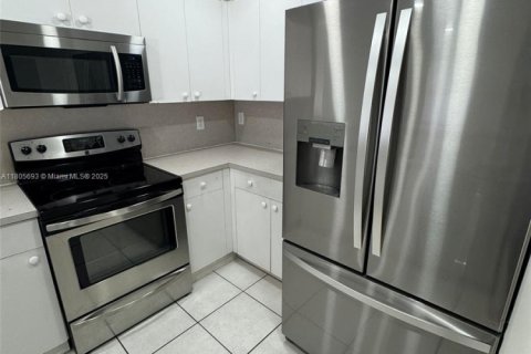 Townhouse in Miramar, Florida 2 bedrooms, 107.12 sq.m. № 1742361 - photo 5