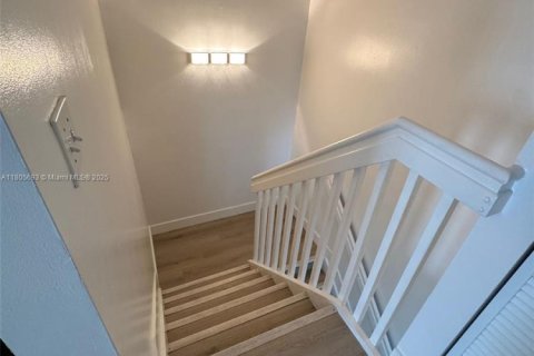 Townhouse in Miramar, Florida 2 bedrooms, 107.12 sq.m. № 1742361 - photo 9
