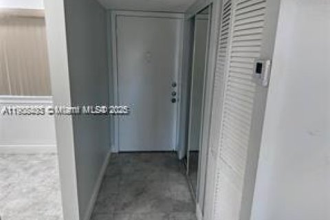 Снять в аренду кондоминиум в Лодерхилл, Флорида 2 спальни, 99.41м2, № 1964313 - фото 8