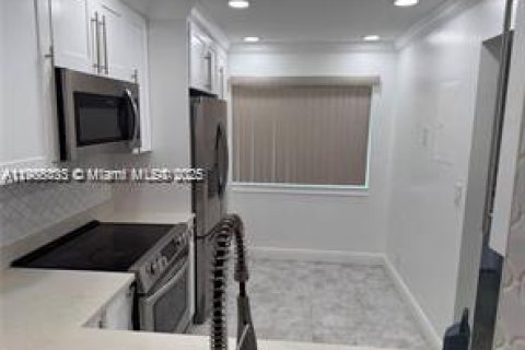 Снять в аренду кондоминиум в Лодерхилл, Флорида 2 спальни, 99.41м2, № 1964313 - фото 6