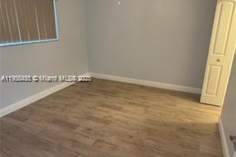 Снять в аренду кондоминиум в Лодерхилл, Флорида 2 спальни, 99.41м2, № 1964313 - фото 9