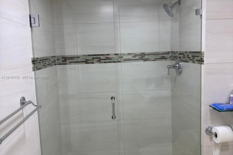 Condo in Aventura, Florida, 2 bedrooms  № 2040874 - photo 15