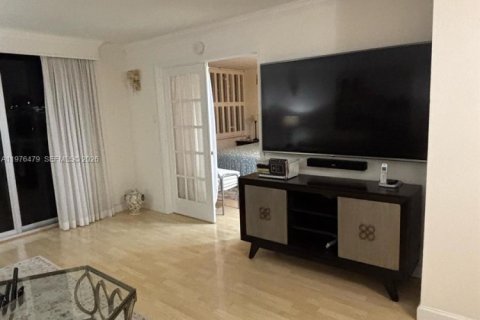 Condo in Aventura, Florida, 2 bedrooms  № 2040874 - photo 12