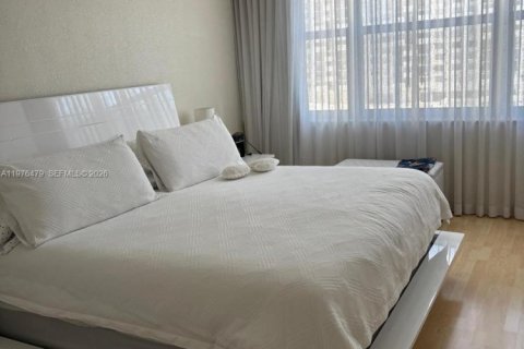 Condo in Aventura, Florida, 2 bedrooms  № 2040874 - photo 10