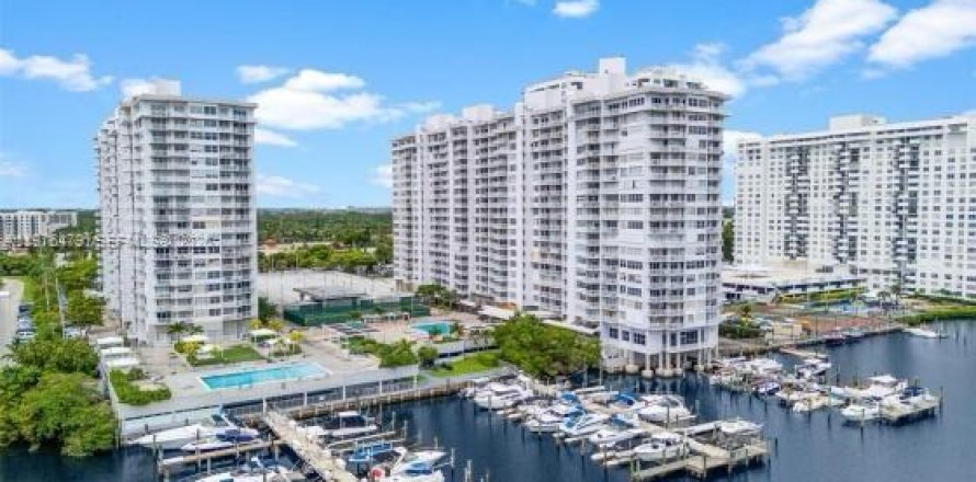 Condo in Aventura, Florida, 2 bedrooms  № 2040874