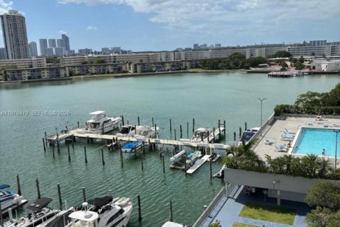 Condo in Aventura, Florida, 2 bedrooms  № 2040874 - photo 2