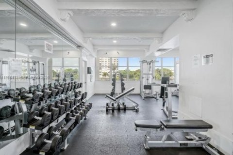 Condo in Aventura, Florida, 2 bedrooms  № 2040874 - photo 8