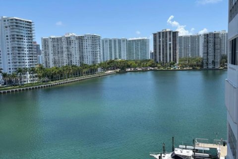 Condo in Aventura, Florida, 2 bedrooms  № 2040874 - photo 6