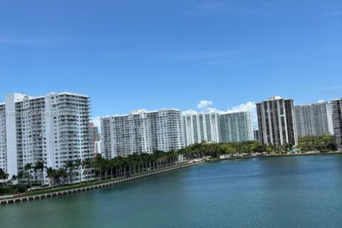 Condo in Aventura, Florida, 2 bedrooms  № 2040874 - photo 5