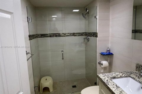 Condo in Aventura, Florida, 2 bedrooms  № 2040874 - photo 13