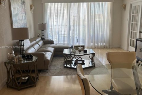 Condo in Aventura, Florida, 2 bedrooms  № 2040874 - photo 11