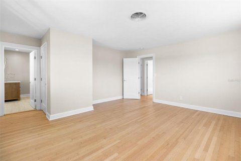 House in Saint Petersburg, Florida 4 bedrooms, 238.94 sq.m. № 1743336 - photo 30