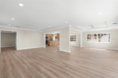 House in Saint Petersburg, Florida 4 bedrooms, 238.94 sq.m. № 1743336 - photo 19