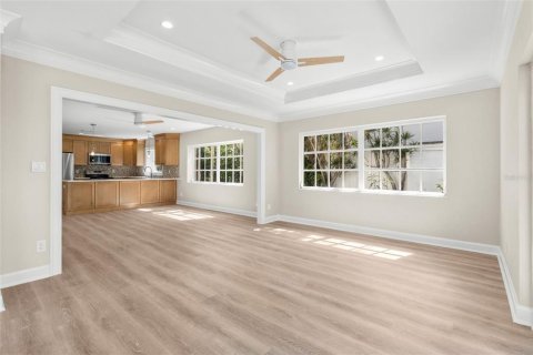 House in Saint Petersburg, Florida 4 bedrooms, 238.94 sq.m. № 1743336 - photo 8