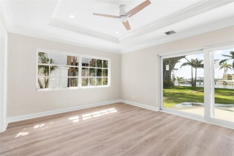 House in Saint Petersburg, Florida 4 bedrooms, 238.94 sq.m. № 1743336 - photo 10