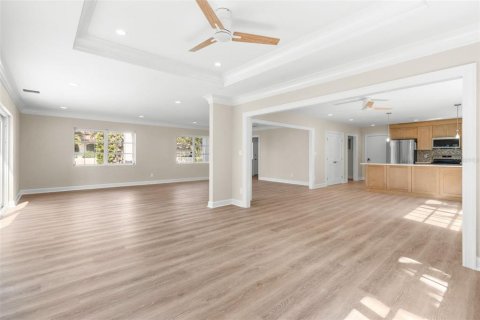 House in Saint Petersburg, Florida 4 bedrooms, 238.94 sq.m. № 1743336 - photo 9